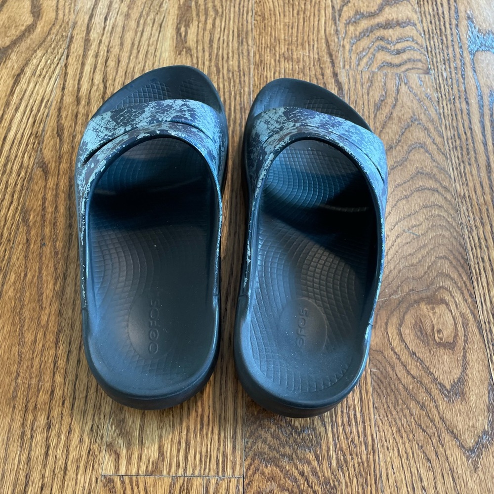 OOFOS Luxe slide sandals size 8 / EU 39. - Picture 4 of 5